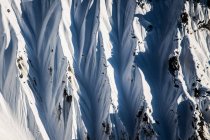 Скелі, покриті снігом, природний постріл — стокове фото