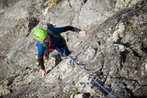 Man climbing in Panticosa, Tena Valley in Pyrenees, Huesca provi — Fotografia de Stock