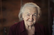 Porträt einer älteren weißen Dame — Stockfoto