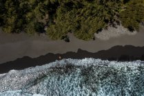 Vue aérienne des montagnes en arrière-plan — Photo de stock