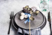 Apparecchiatura di tavola festiva per vacanza Cena di Pasqua — Foto stock