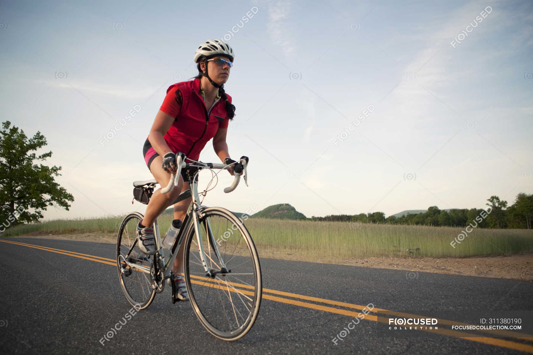 Ride your bike. Велосипедист. Езда на велосипеде. Велосипед riding. Мужчина на велосипеде.