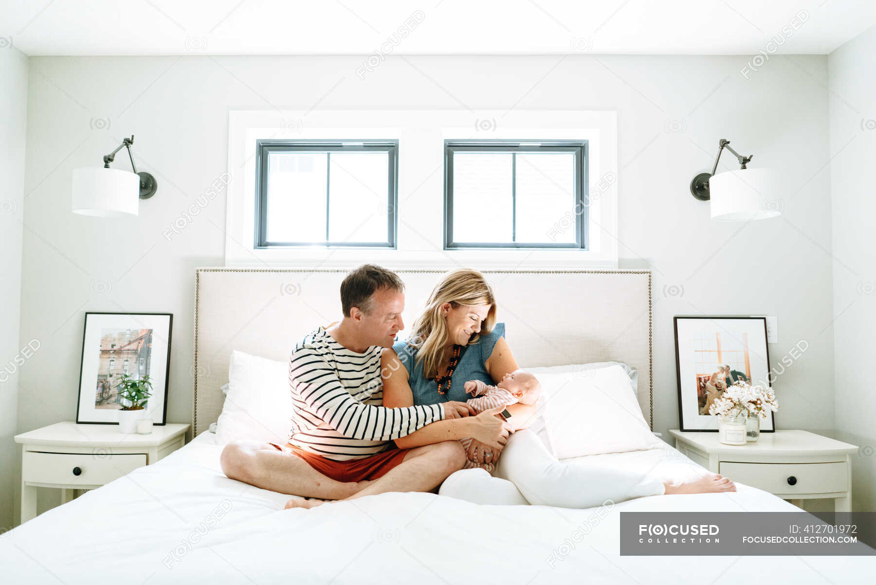 Padres Felices Con Su Bebé Juntos En Casa — Unidad, Rubia - Stock Photo ...