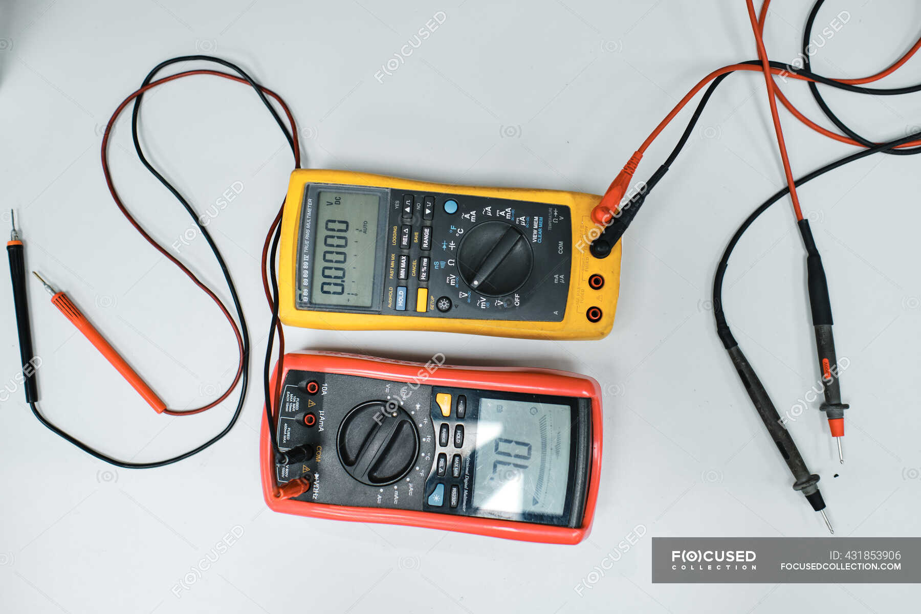 Wired device used to measure electrical currents — board, computers
