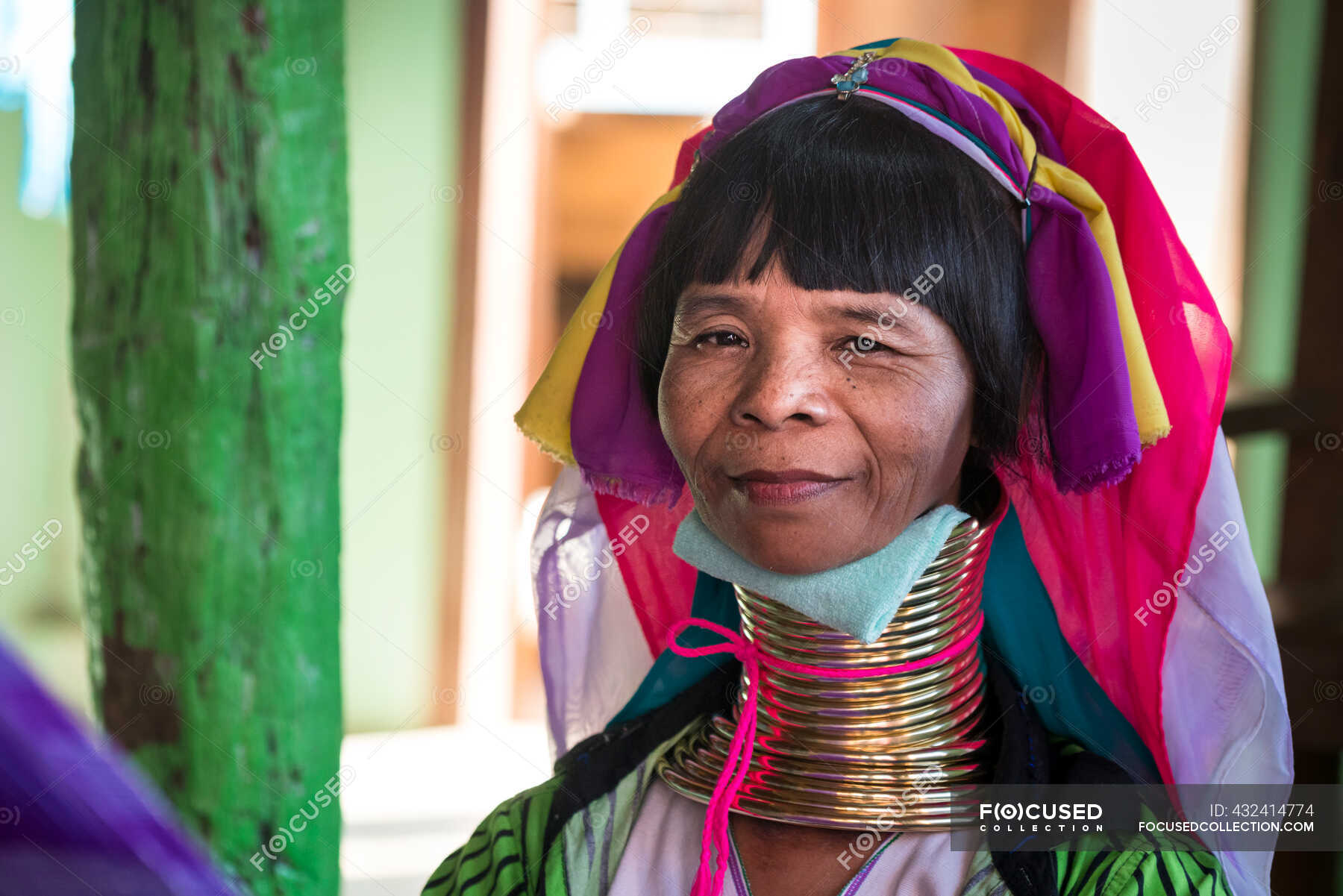 Senior Burmese Woman From Kayan Tribe Aka Padaung Long Neck — Front View Lifestyle Stock