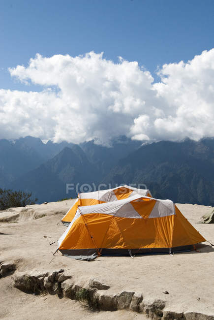 Camp is prepared for a group of hikers in the Andes Mountains on the Inca Trail — Stock Photo