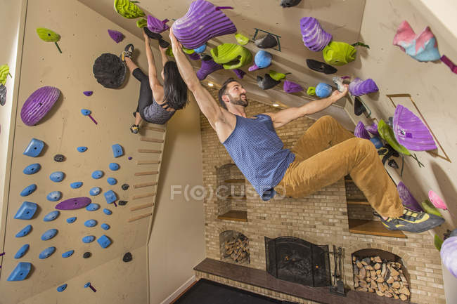 Ausbildung Im Hause Kletterhalle Paar Mannchen Hangen Stock