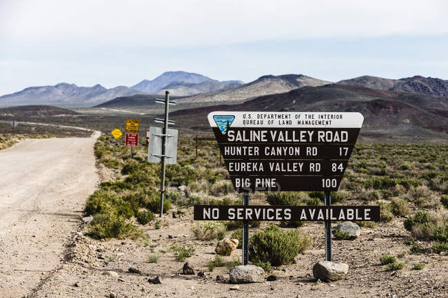 Sign reading Saline Valley Road, Death Valley, California, USA — Stock Photo