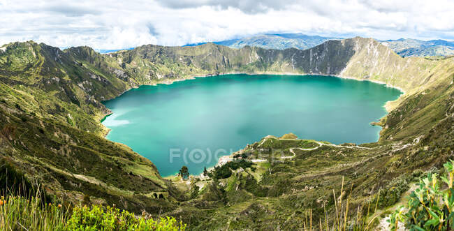 Amazing Quilotoa Lake in Ecuador Andes — Stock Photo