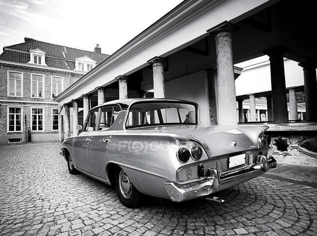 Fish Market in City of Bruges, Belgium, classic car — Stock Photo