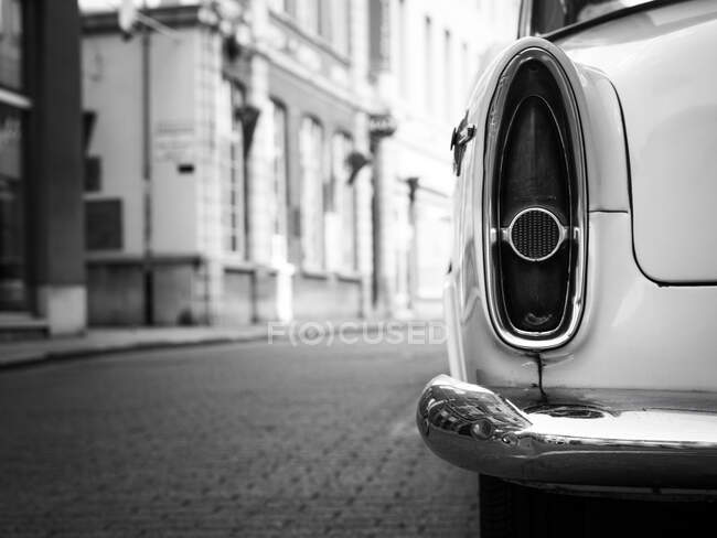 Típica calle en Gante, Bélgica, coche clásico - foto de stock