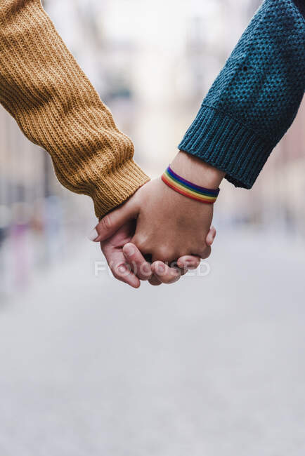 Руки лесбійської пари. ЛГБТ концепції . — стокове фото