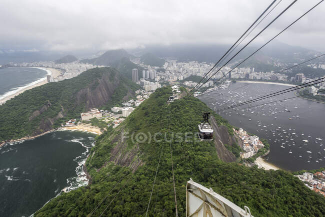 Bella vista dalla funivia Sugar Loaf al paesaggio urbano, Rio de Janeiro, Brasile — Foto stock