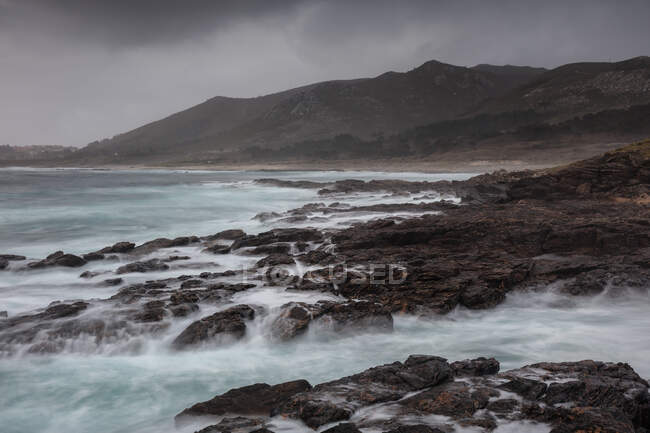 Galicische Küste während eines stürmischen Winteruntergangs — Stockfoto