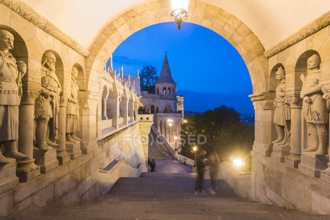 Bastión del pescador por el Castillo de Buda en Budapest - foto de stock