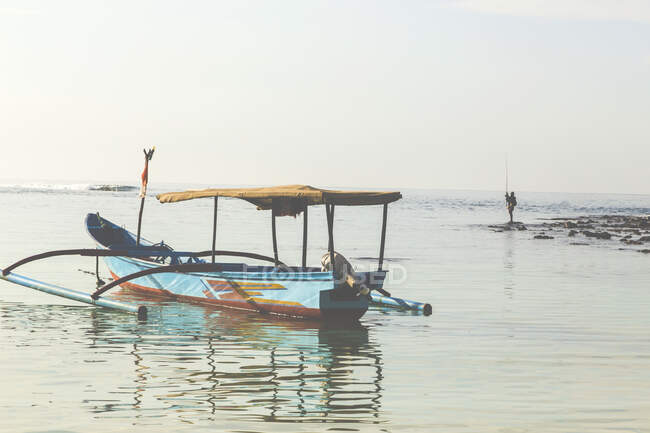 Рибалка на узбережжі Індійського океану. — стокове фото