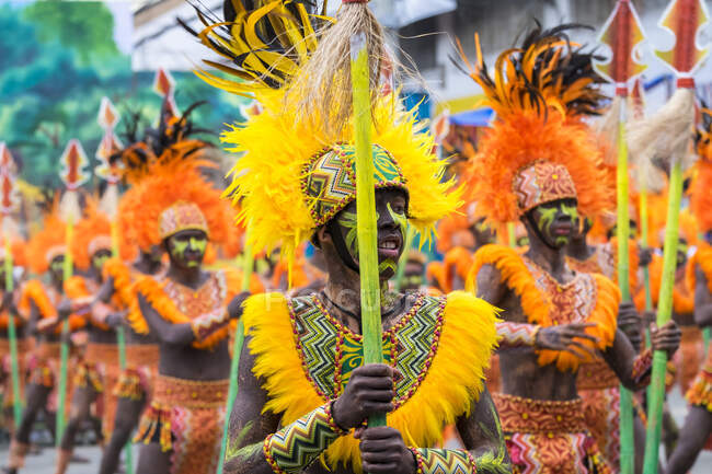 Ati warriors from Tribu Baybayanon of Melchor L. Navor National High School at the 2015 Dinagyang Festival, Iloilo City, Western Visayas, Philippines — Stock Photo