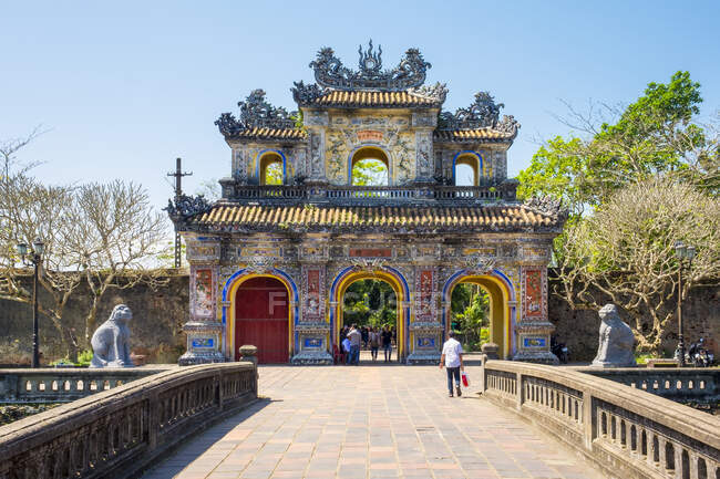 Hien Nhon Gate (Cua Hien Nhon) въезд в город Хюэ, провинция Туа Тьен-Хюэ, Вьетнам — стоковое фото