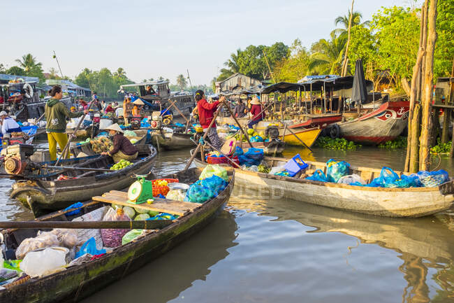 Phong Dien mercato galleggiante, distretto di Phong Dien, Can Tho, delta del Mekong, Vietnam — Foto stock