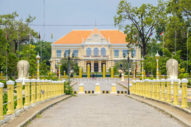 Баттамбанг Провінційний зал (резиденція губернатора), Баттамбанг, Камбоджа — стокове фото