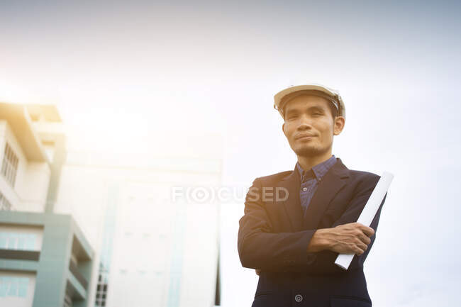 Engineer holding blueprint planing project — Stock Photo
