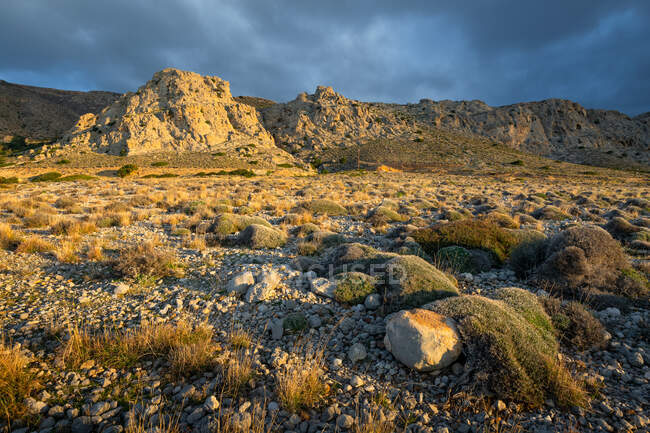 Montagne vicino al villaggio di Goudouras nel sud di Creta. — Foto stock
