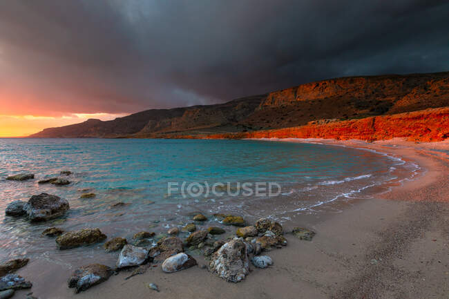 Praia perto da aldeia de Goudouras, no sul de Creta. — Fotografia de Stock