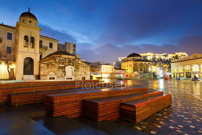 Monastiraki square early in the morning — Stock Photo