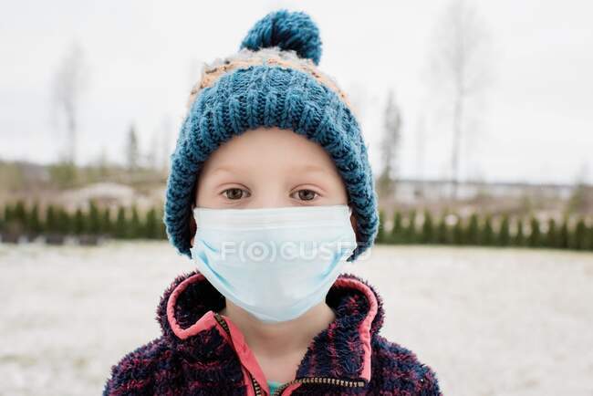 Young boy with face mask on protecting himself from flu and virus — Stock Photo