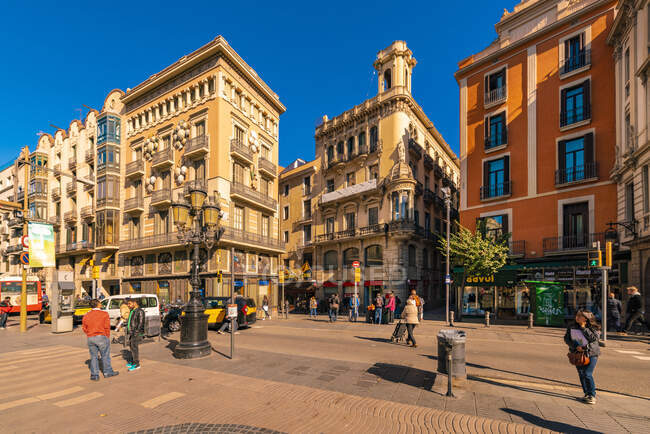 Place de la Boqueria à la Rambla à Barcelone en été — Photo de stock
