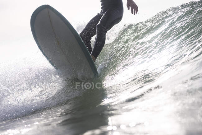 Gegenlicht-Surfen im Sommer auf Rhode Island — Stockfoto
