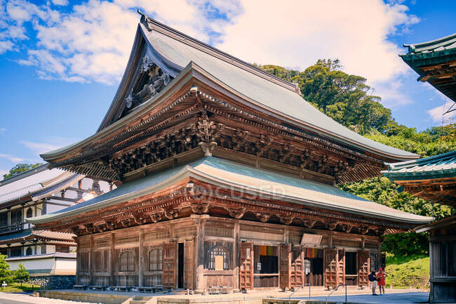 Edificio tradicional japonés de madera en Kenchoji Zen Temple - foto de stock