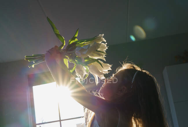 Young girl holding a bouquet from white tullips . — Stock Photo