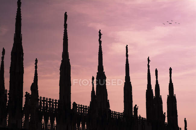 Pôr do sol no Duomo de Milano — Fotografia de Stock