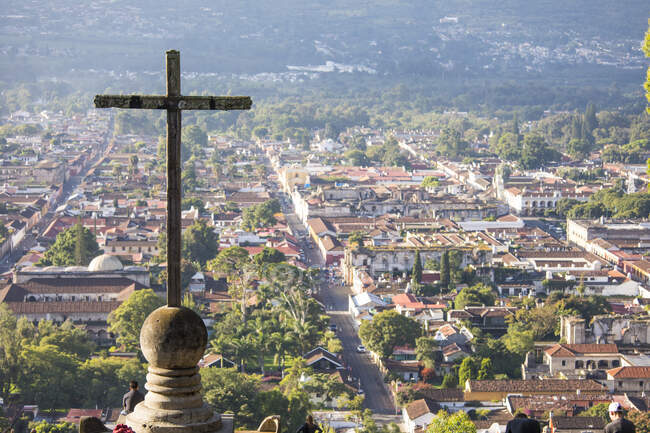 Colina da cruz com vista para Antígua, Guatemala. — Fotografia de Stock