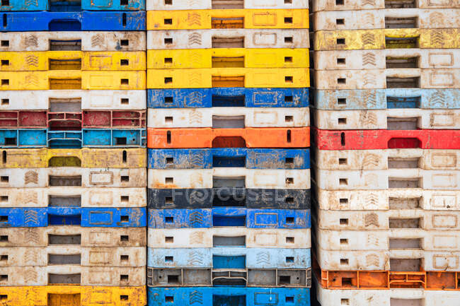 Detalle de cajas de pesca a lo largo de la costa de Norfolk - foto de stock