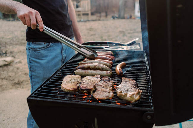 Quick BBQ out on the porch. — Stock Photo