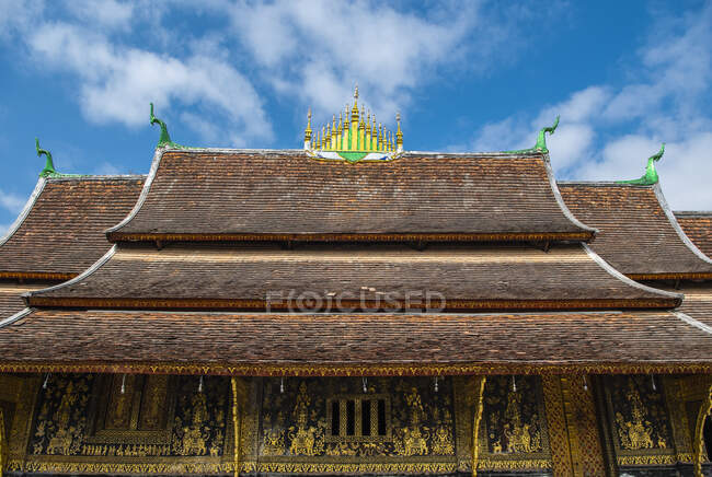 Templo budista Wat Xieng Thong en Luang Prabang / Laos - foto de stock