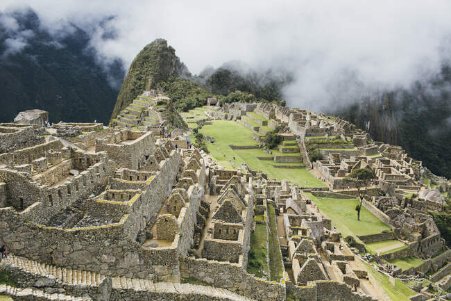 As famosas ruínas da cidade perdida de Machu Picchu, Peru — Fotografia de Stock