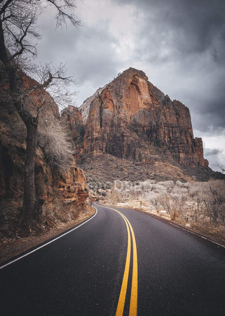 Straße in den Bergen von utah — Stockfoto