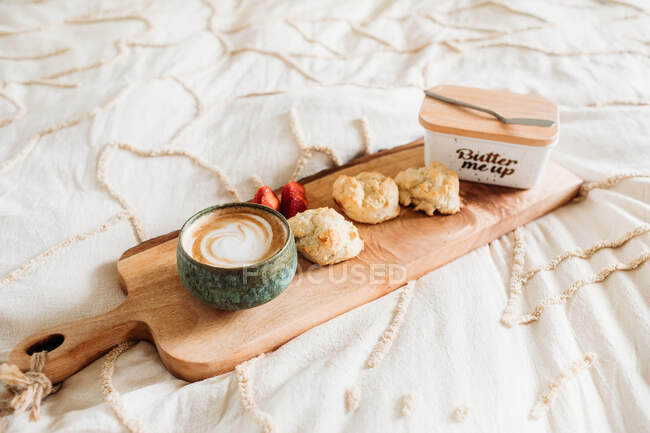 Lazy Sunday breakfast in bed — Stock Photo