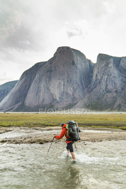 Concept de randonnée dans le parc national auyuittuq — Photo de stock