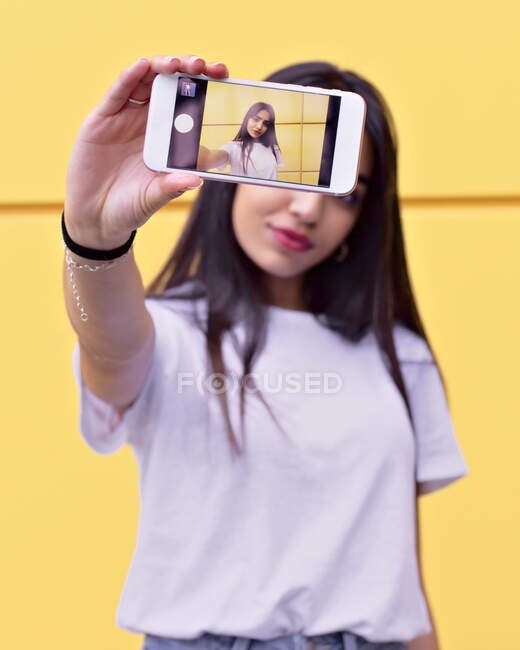 Young Arab woman makes a selfie with her smartphone — Stock Photo