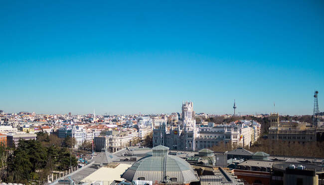Испания, Мадрид, городской пейзаж с улицей Алькала. Горизонталь — стоковое фото