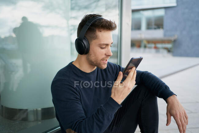 Young man using smartphone  on street — Stock Photo