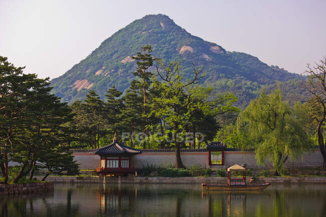Casa de té en el palacio real de Seúl, Corea del Sur - foto de stock