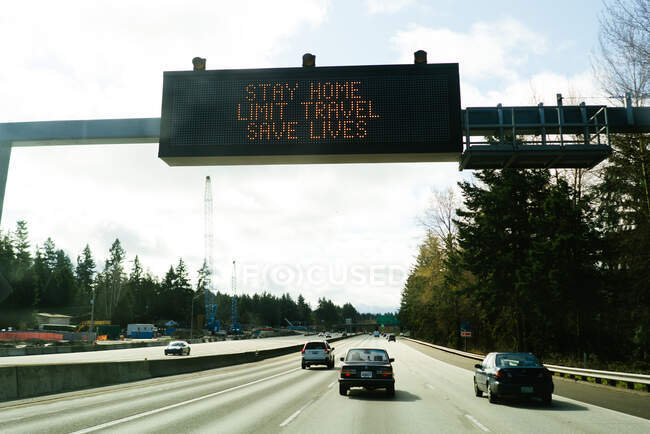 Stay home traffic sign during the 2020 COVID-19 pandemic — Stock Photo