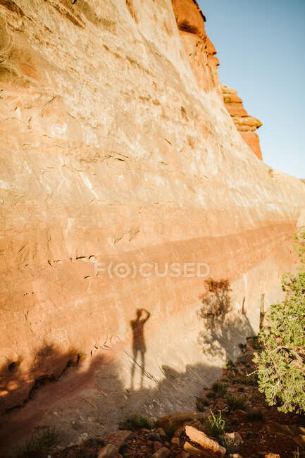 Shadow of photography on red sandstone walls of a canyon wall in utah — Stock Photo