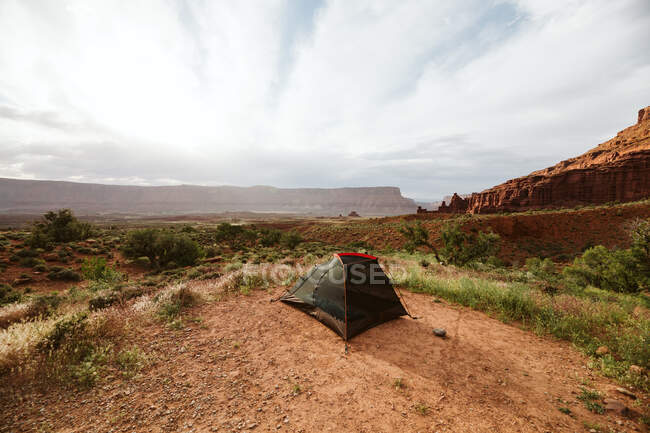 Beautiful view of mountain landscape with tent — Stock Photo