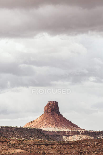Elaterite butte seen from the south under rain clouds in the maze utah — Stock Photo